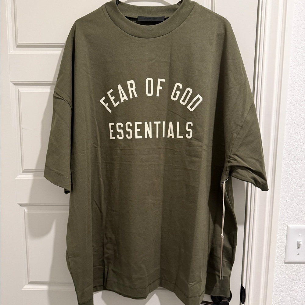 NWT Essentials Fear of God Crewneck